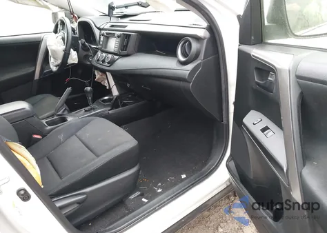 2017 Toyota Rav4 Le z USA, uszkodzony, nr VIN JTMBFREV8HJ711841